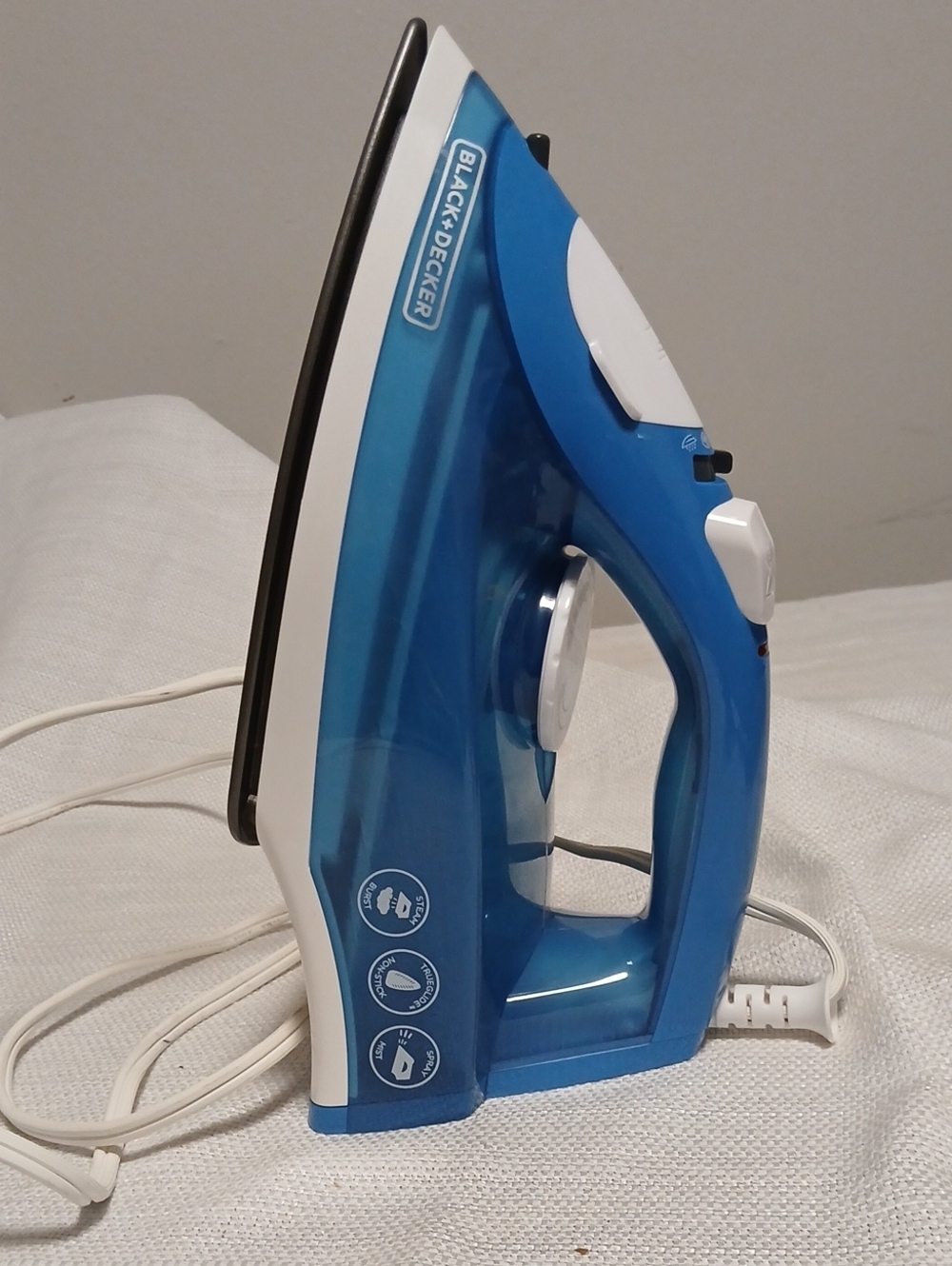 Black & Decker blue and white steam iron